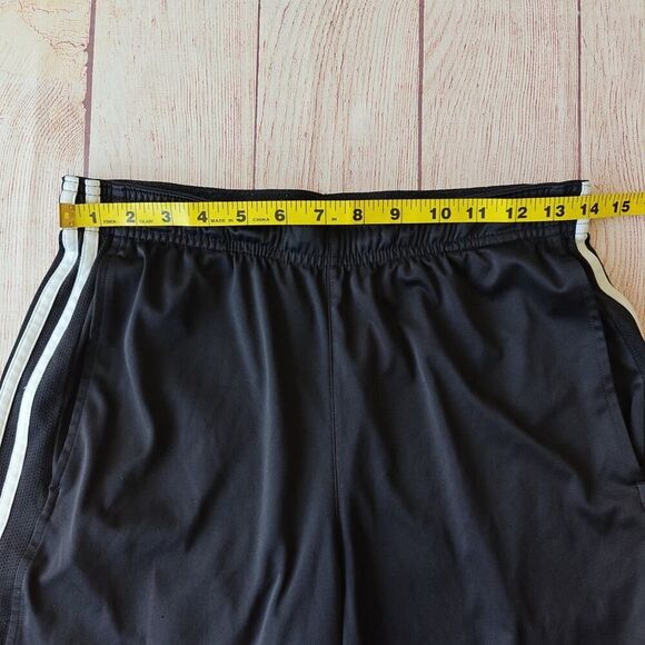 Pair of Adidas triple stripe training shorts sz S - Picture 10 of 13